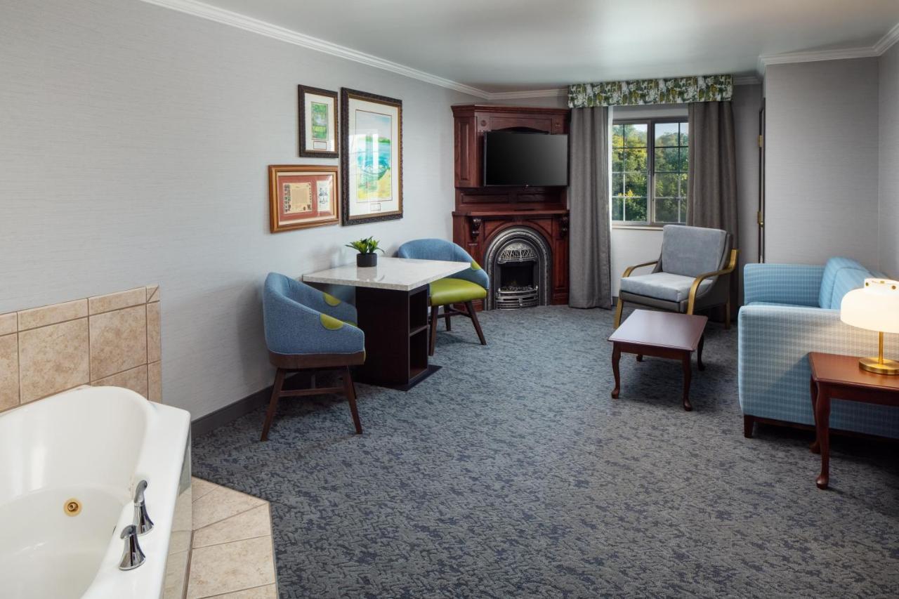 Irish Cottage Inn & Suites Галіна Екстер'єр фото