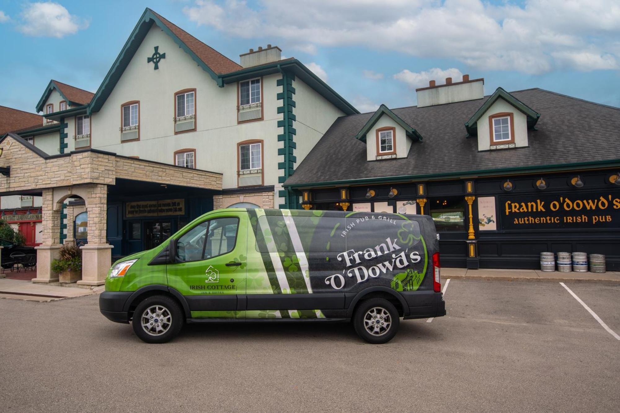 Irish Cottage Inn & Suites Галіна Екстер'єр фото