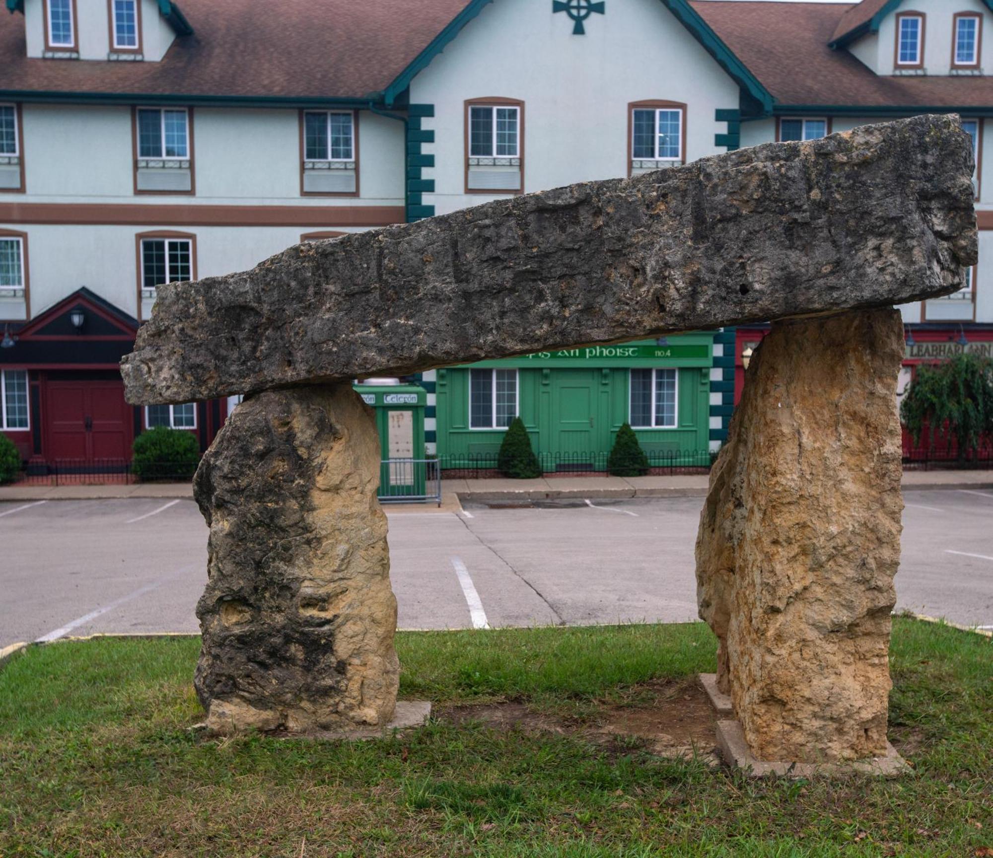 Irish Cottage Inn & Suites Галіна Екстер'єр фото